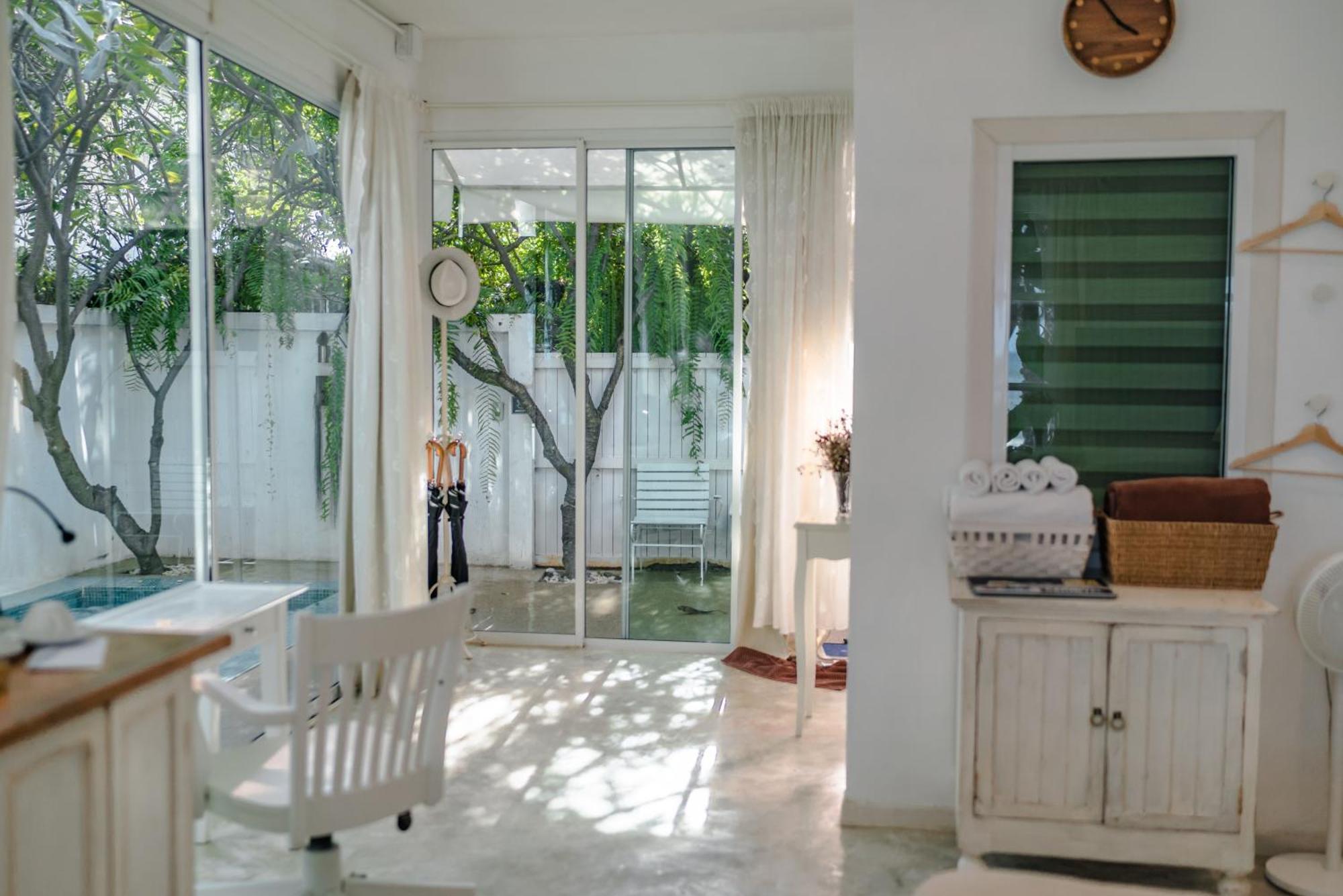 Green Gallery Beach Boutique Hotel Hua Hin Exterior photo